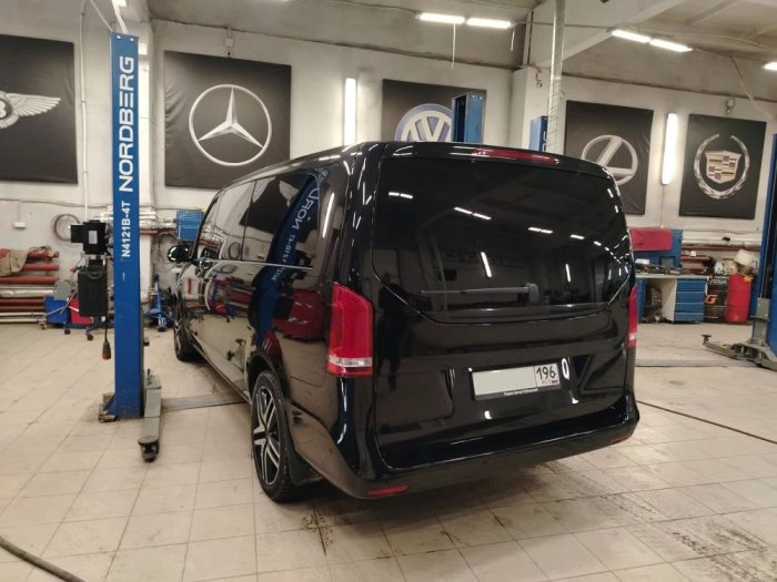 Mercedes V-Class на обслуживании: ремонт задних пневмобаллонов