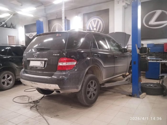 Ремонт передней правой пневмостойки на Mercedes-Benz ML 350