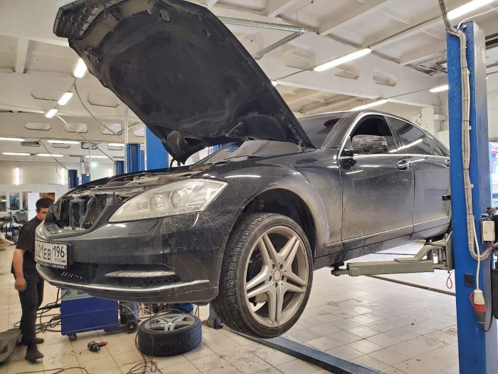 Диагностика и ремонт питания и крепления компрессора пневмоподвески автомобиля