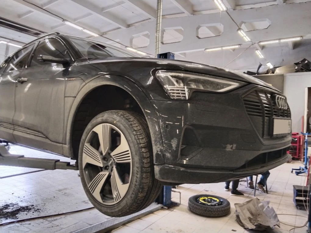 Замена пыльника пневмобаллона Audi E‑tron 55 Quattro