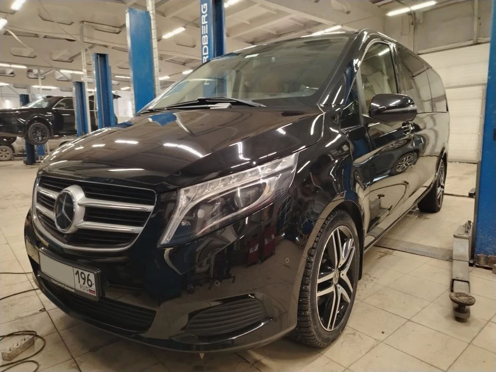 Mercedes V-Class на обслуживании: ремонт задних пневмобаллонов