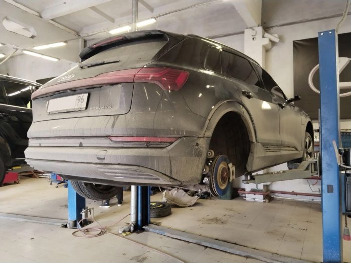 Замена пыльника пневмобаллона Audi E‑tron 55 Quattro