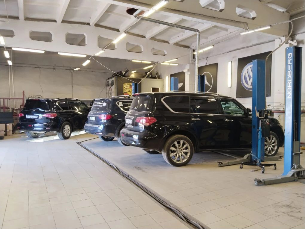 Комплексный ремонт внедорожников Infiniti в автотехцентре «Аирматик Сервис»: когда пневмоподвеска требует внимания