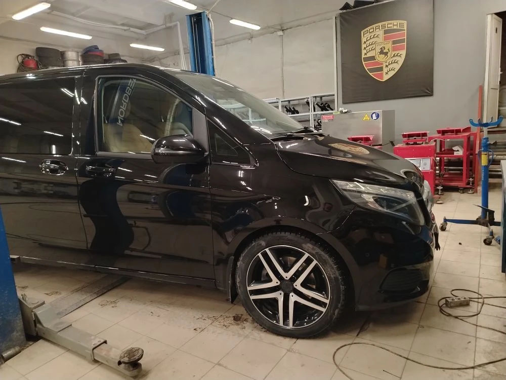 Mercedes V-Class на обслуживании: ремонт задних пневмобаллонов
