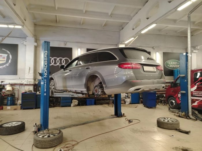 Замена задних пневмобаллонов на Mercedes‑Benz E‑Class W213