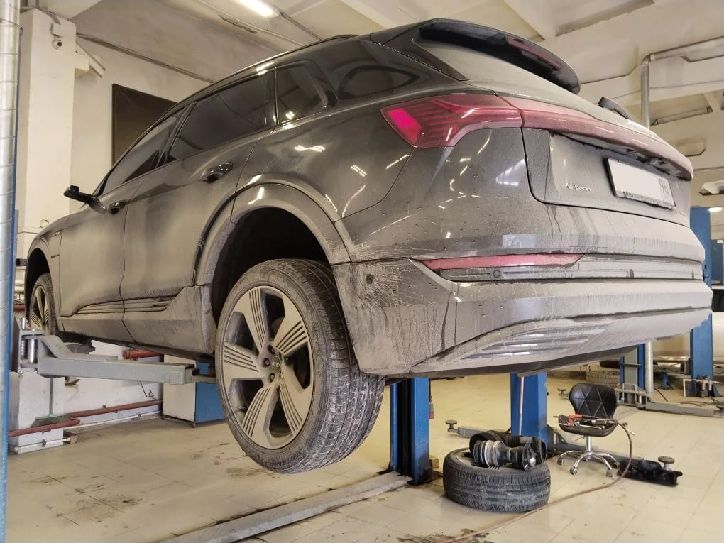 Замена пыльника пневмобаллона Audi E‑tron 55 Quattro