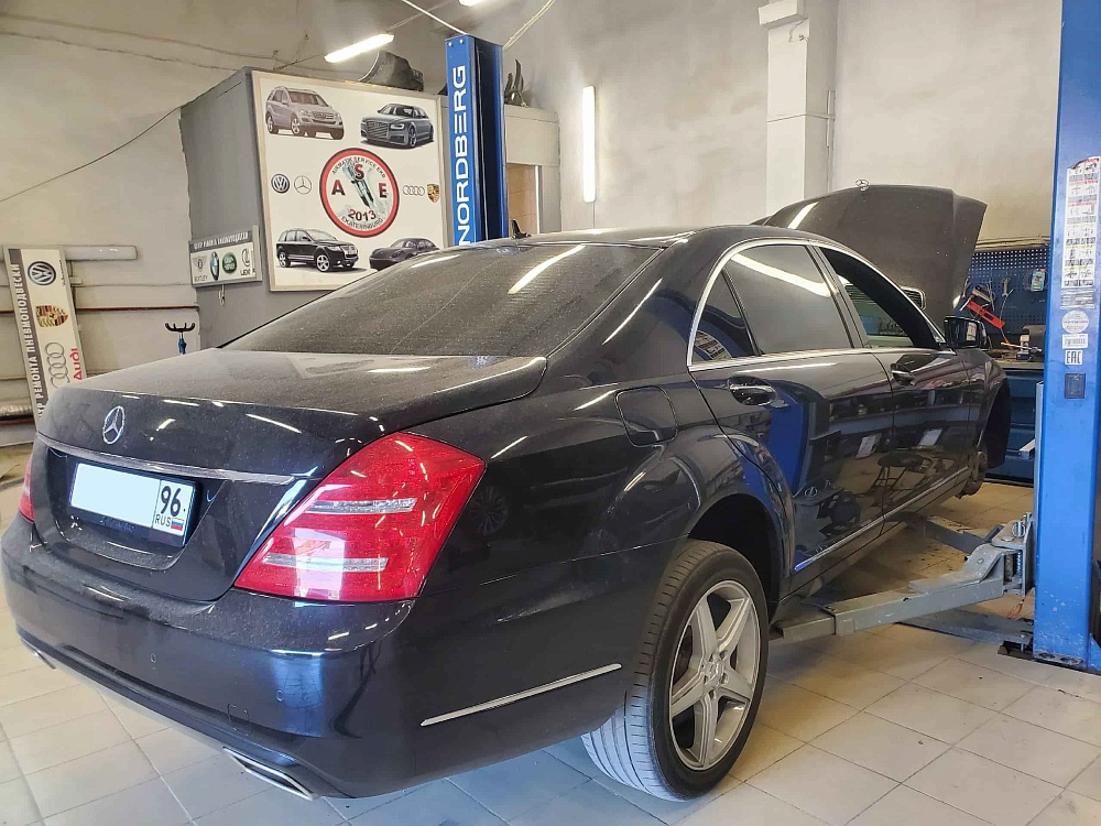 Ремонт и замена переднего правого пневмобаллона Mercedes S500 W221