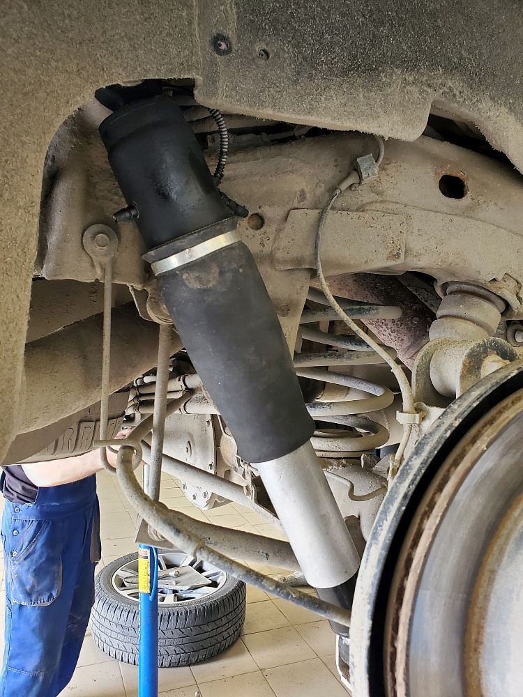 Ремонт пневмо подвески Кадиллак Эскалейд