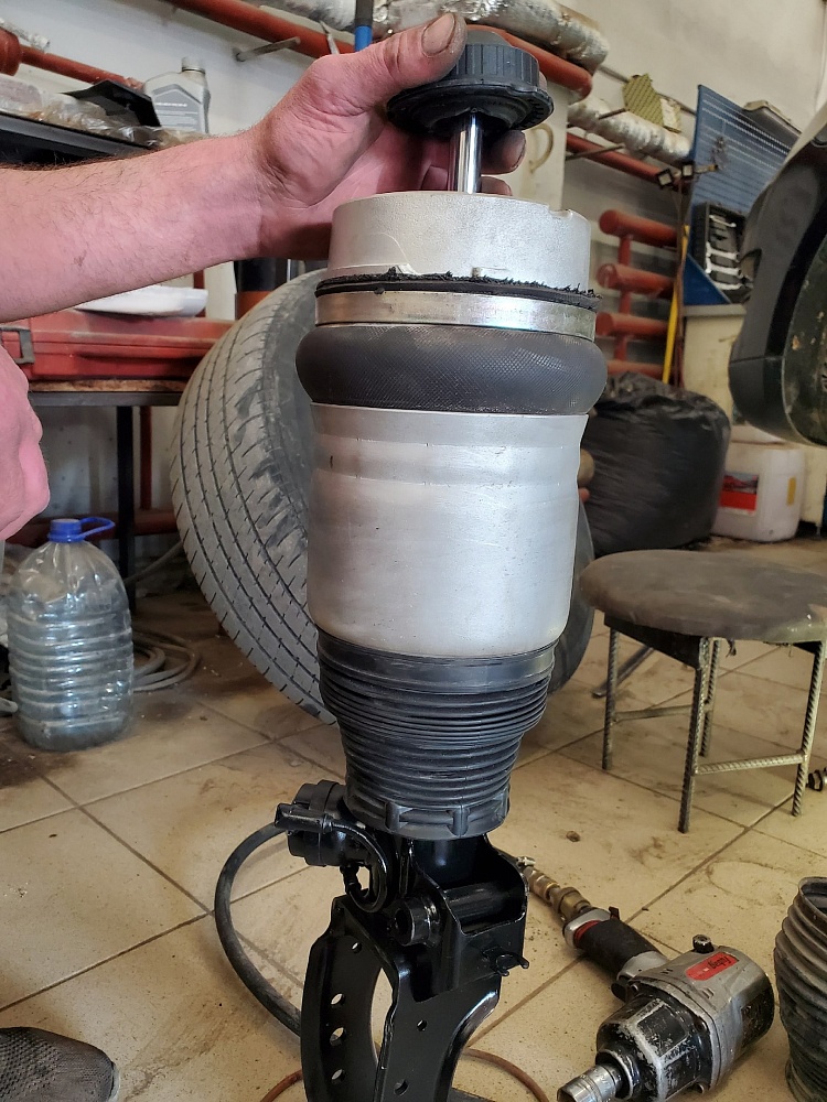 Замена переднего пневмобаллона Volkswagen