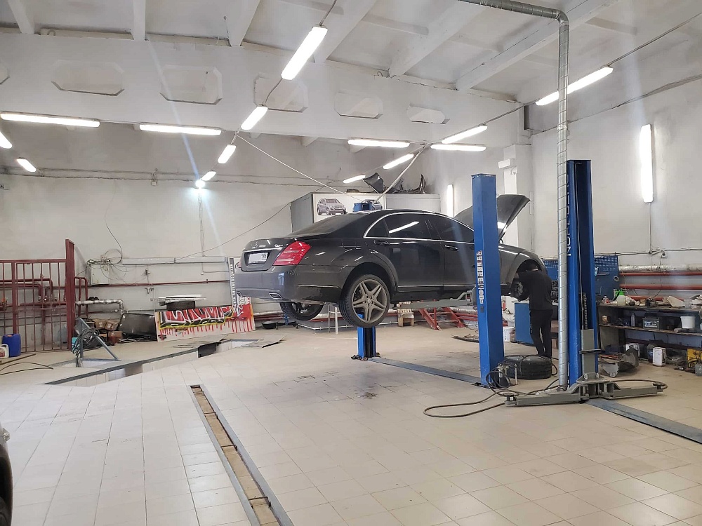 Диагностика и ремонт питания и крепления компрессора пневмоподвески автомобиля