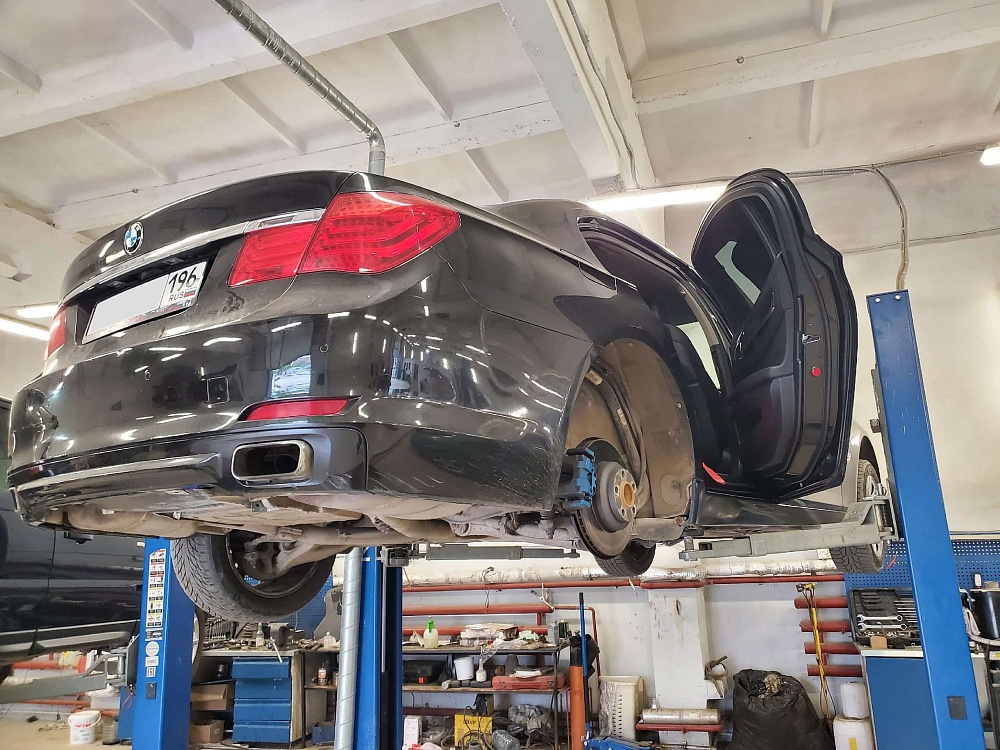 Замена заднего пневмобаллона BMW 740Li