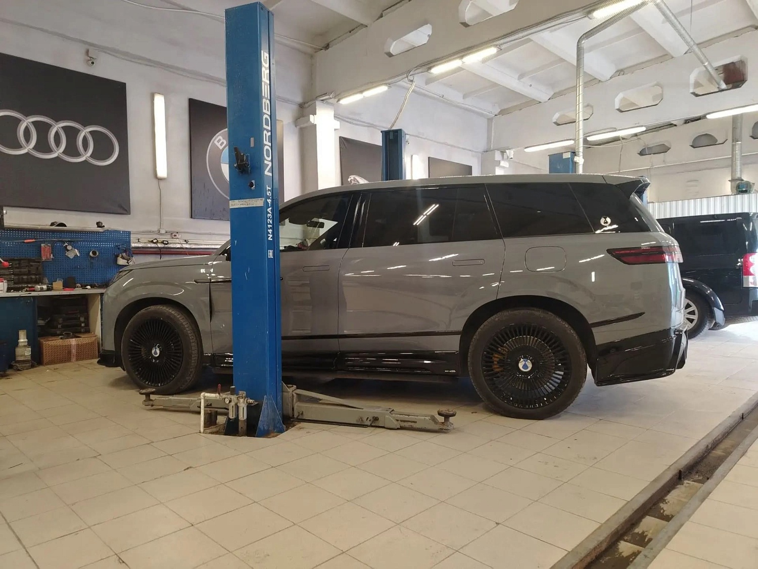 Пневмоподвеска Denza N9: двухкамерная «магия» BYD по-русски, или как «Аирматик Про Сервис» укрощает DiSus-A