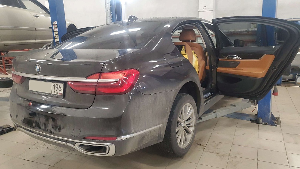 Замена заднего пневмобаллона BMW 730DX