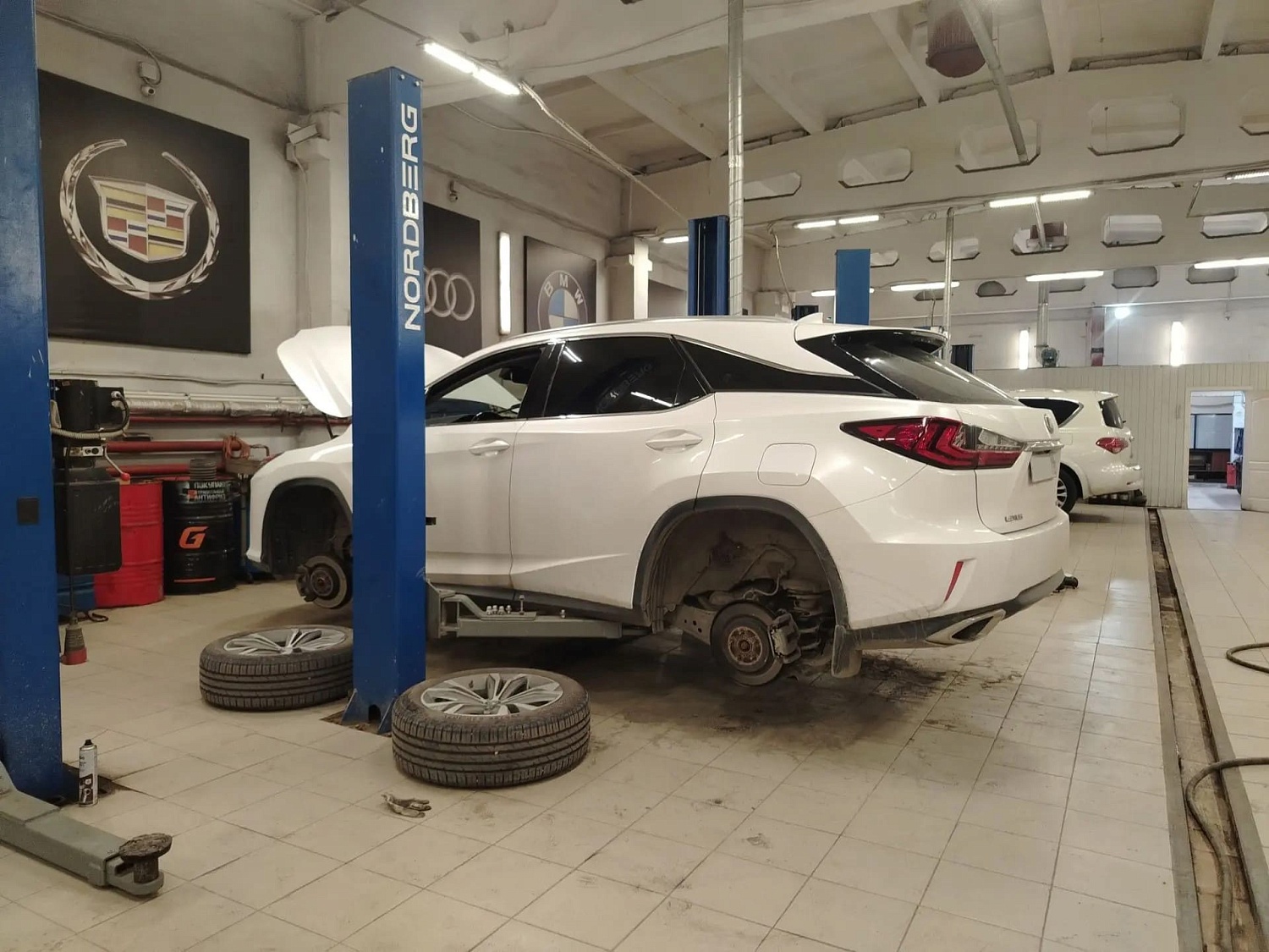 Ремонт амортизаторов на Lexus RX 200t: быстро и профессионально