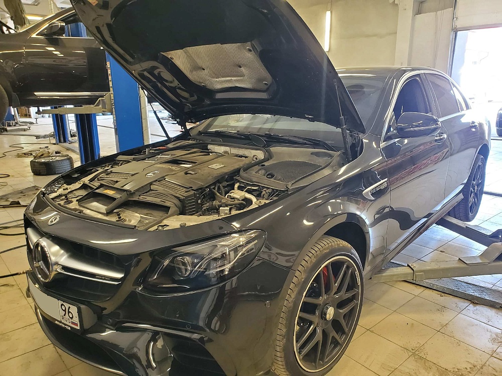Ремонт и замена переднего правого пневмобаллона Mercedes E63s