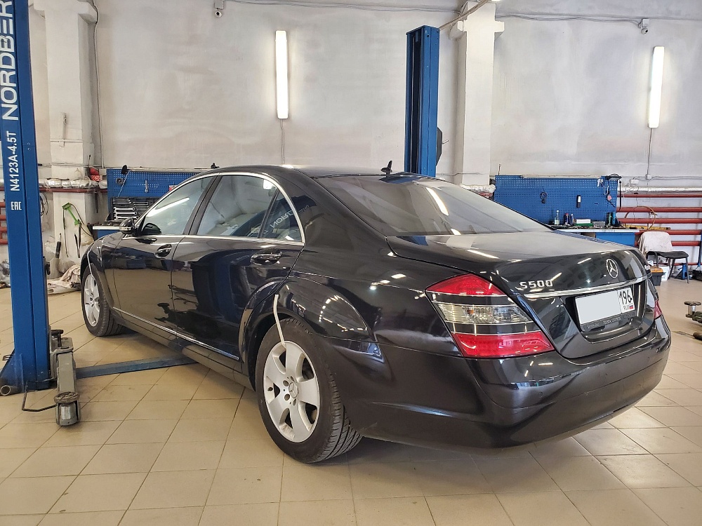 Замена блока клапанов пневмоподвески Mercedes w221 4MATIC