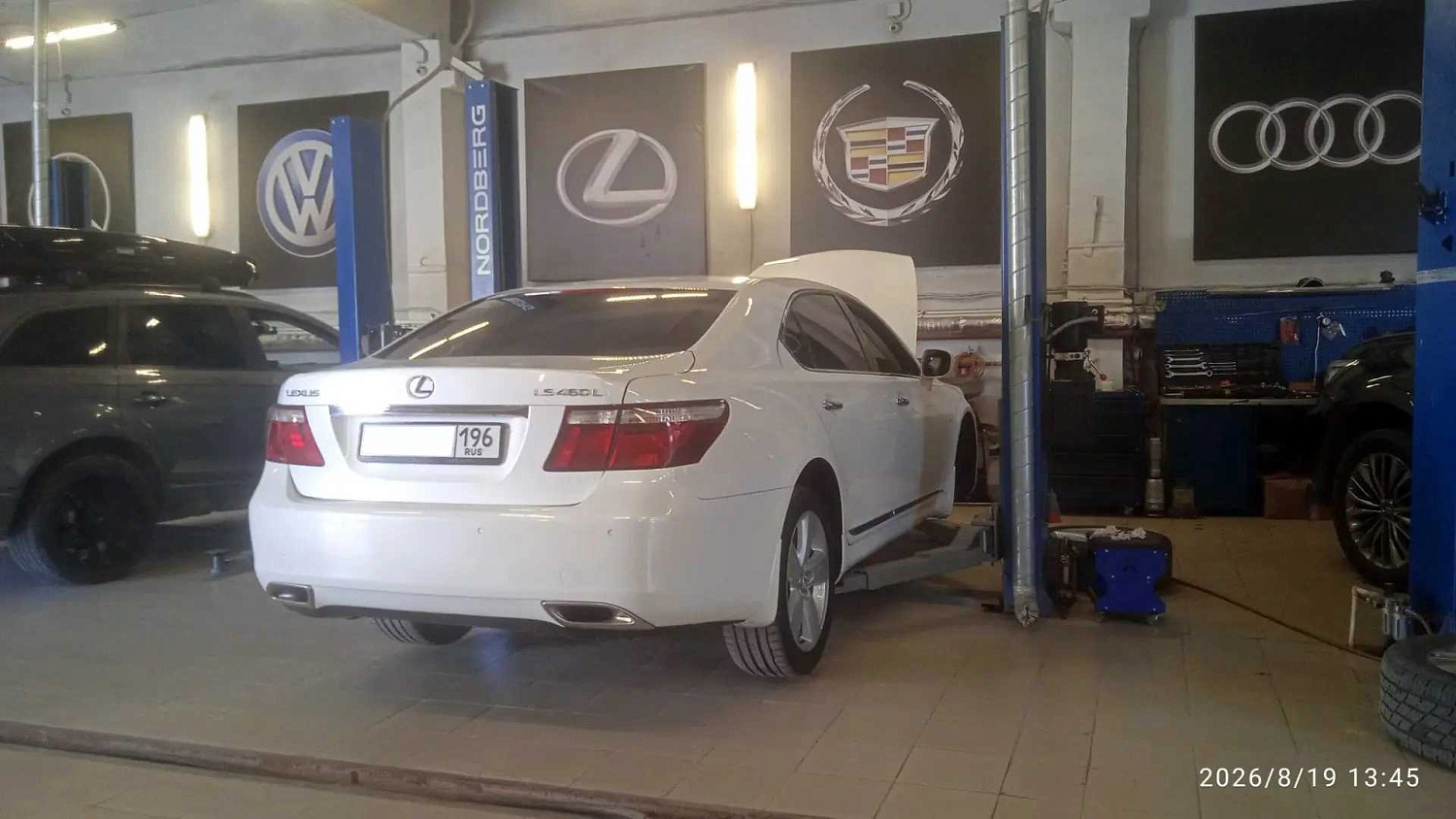 Ремонт и обслуживание пневмоподвески Lexus LS 460 в Екатеринбурге