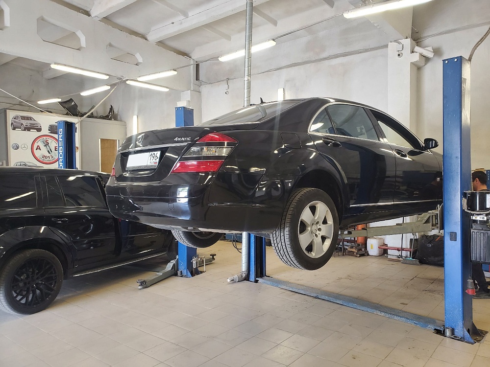 Замена блока клапанов пневмоподвески Mercedes w221 4MATIC