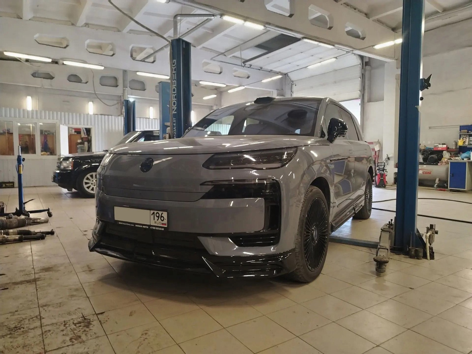 Пневмоподвеска Denza N9: двухкамерная «магия» BYD по-русски, или как «Аирматик Про Сервис» укрощает DiSus-A