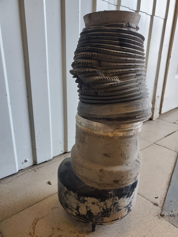 Ремонт и замена переднего правого пневмобаллона Mercedes S500 W221