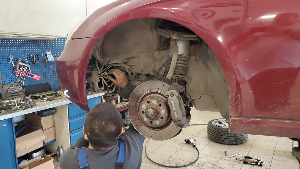 Ремонт и замена компрессора пневмо-подвески Мерседес CLS500