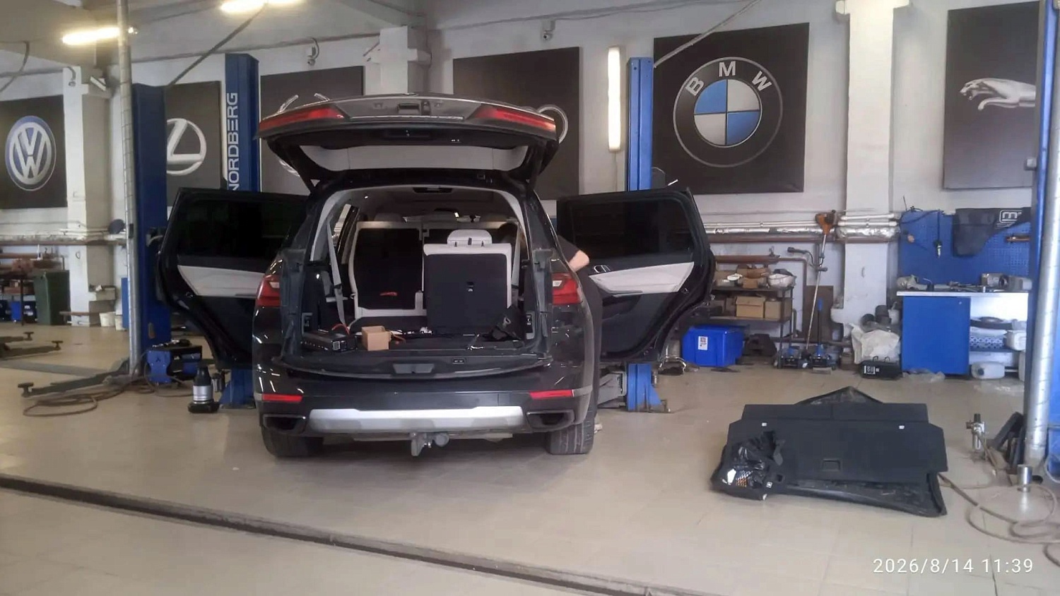BMW X7: вернули заводской комфорт — заменили пневмобаллоны на задней оси и провели комплексное обслуживание подвески