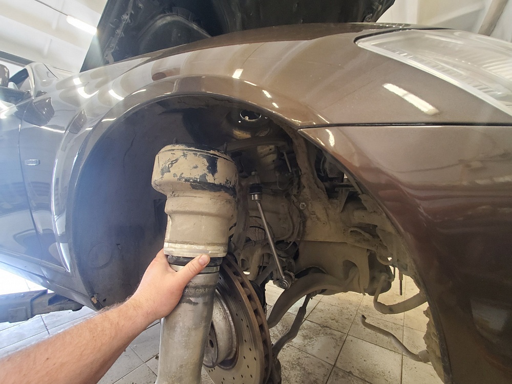 Ремонт и замена компрессора пневмоподвески Mercedes S221 4MATIC