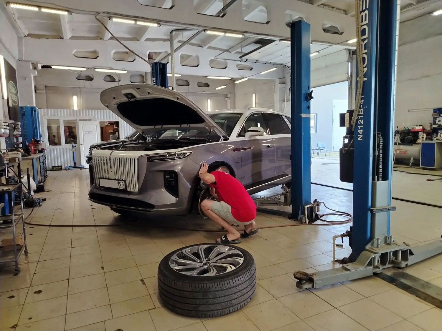 Ремонт и обслуживание пневмоподвески Hongqi E‑HS9