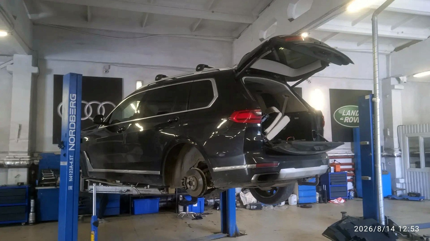 BMW X7: вернули заводской комфорт — заменили пневмобаллоны на задней оси и провели комплексное обслуживание подвески