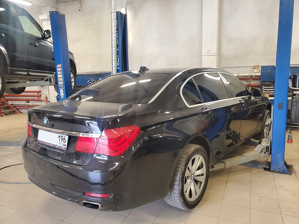 Замена заднего пневмобаллона BMW 740Li