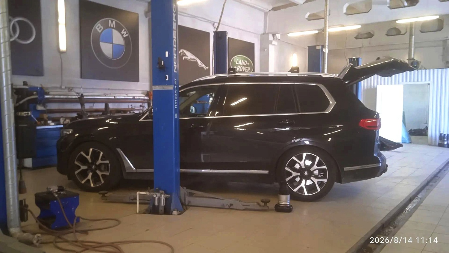 BMW X7: вернули заводской комфорт — заменили пневмобаллоны на задней оси и провели комплексное обслуживание подвески